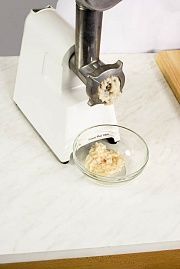 Приготовление блюда по рецепту - Пельмени с кальмарами. Шаг 1